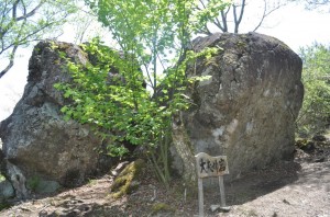 大野山の岩巡り