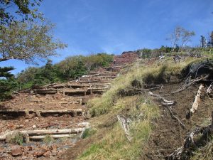 男体山の登山道